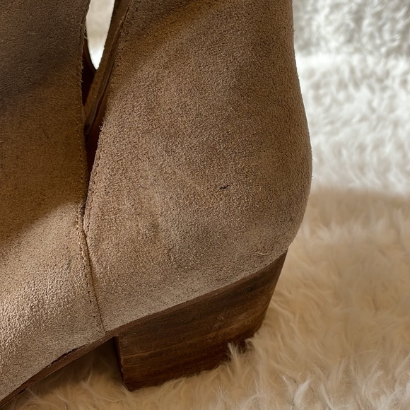 Free People Charm double V suede booties 38.5 NWOT - Picture 6 of 12